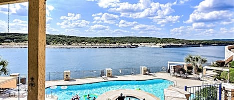 Piscina coperta, una piscina riscaldata