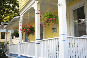 Exterior detail - The Perfect Location! (Saratoga Springs)