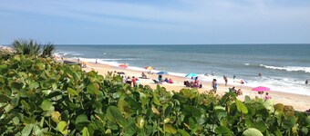 Hibiscus på Casas de la Playa Central - I hjertet av Flagler Beach!