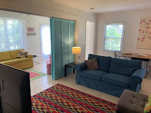 Smart TV - Hibiscus at Casas de la Playa Central - In the heart of Flagler Beach! (Flagler Beach)