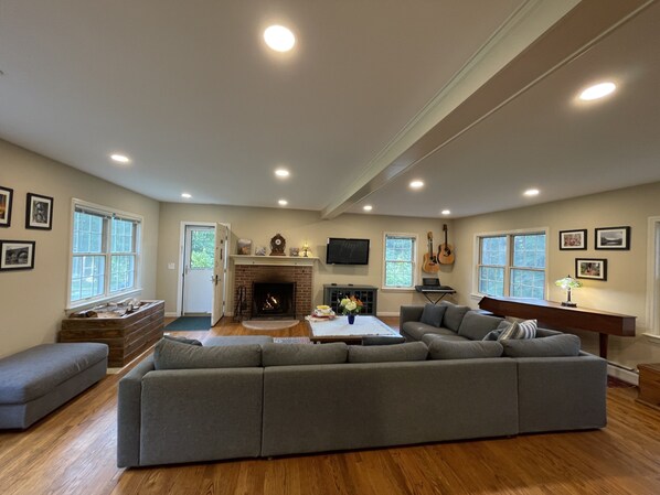 Smart TV, fireplace, video games, Netflix