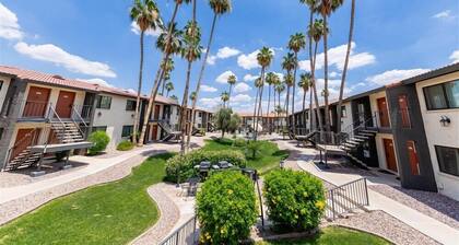 Suite 128 - Récemment rénové avec vue sur le parc! Golf gratuit et WiFi !!