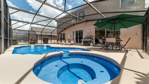 Piscina all'aperto, una piscina riscaldata