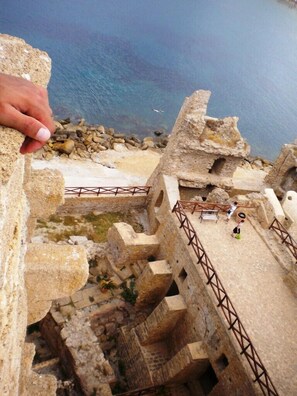 المنطقة المحيطة بالمنشأة