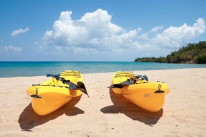 Two yellow kayaks on a sandy beach with a clear blue sky and calm sea. - Villa BEACHNUT - ON PRIVATE BEACH IN A GATED COMMUNITY (Rio Bueno)