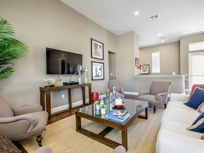 Smart TV, video games, table football - Cozy West Lucaya Village Resort Townhome with Roku TVs, Pool-10 min from Disney (Kissimmee)