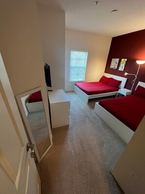 3 室のベッドルーム、アイロン / アイロン台、WiFi (無料)、ベッドシーツ