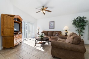 Smart TV, console per videogiochi, lettore DVD, tavolo da calcetto