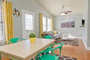 Dining - Spacious 2 Bedroom in Historic Hyde Park (Austin)