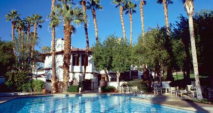 Exclusive Country Club in Palm Desert near everything