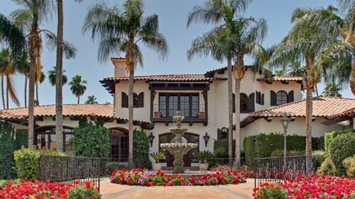 Exclusive Country Club in Palm Desert near everything