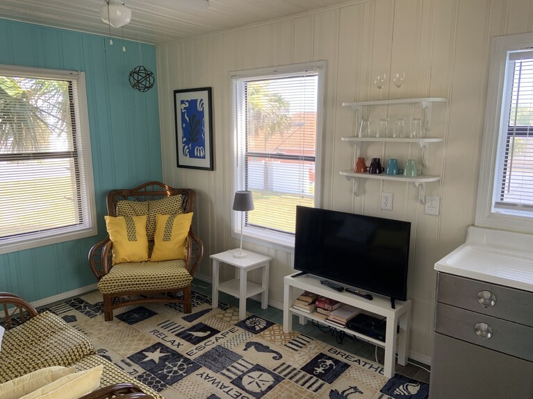 Las Palmas Cottage - In The Heart Of Flagler Beach! - Flagler Beach, FL