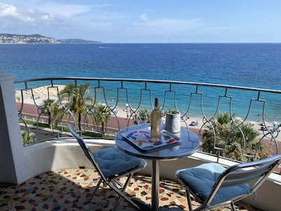 AMAZING VIEW!! 30 Seconds to Beach! A/C,WIFI,Phone,TV, Balcony