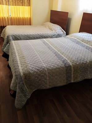 Quarto casal | Quartos à prova de som, ferros/tábuas de passar roupa, Wi-Fi de cortesia