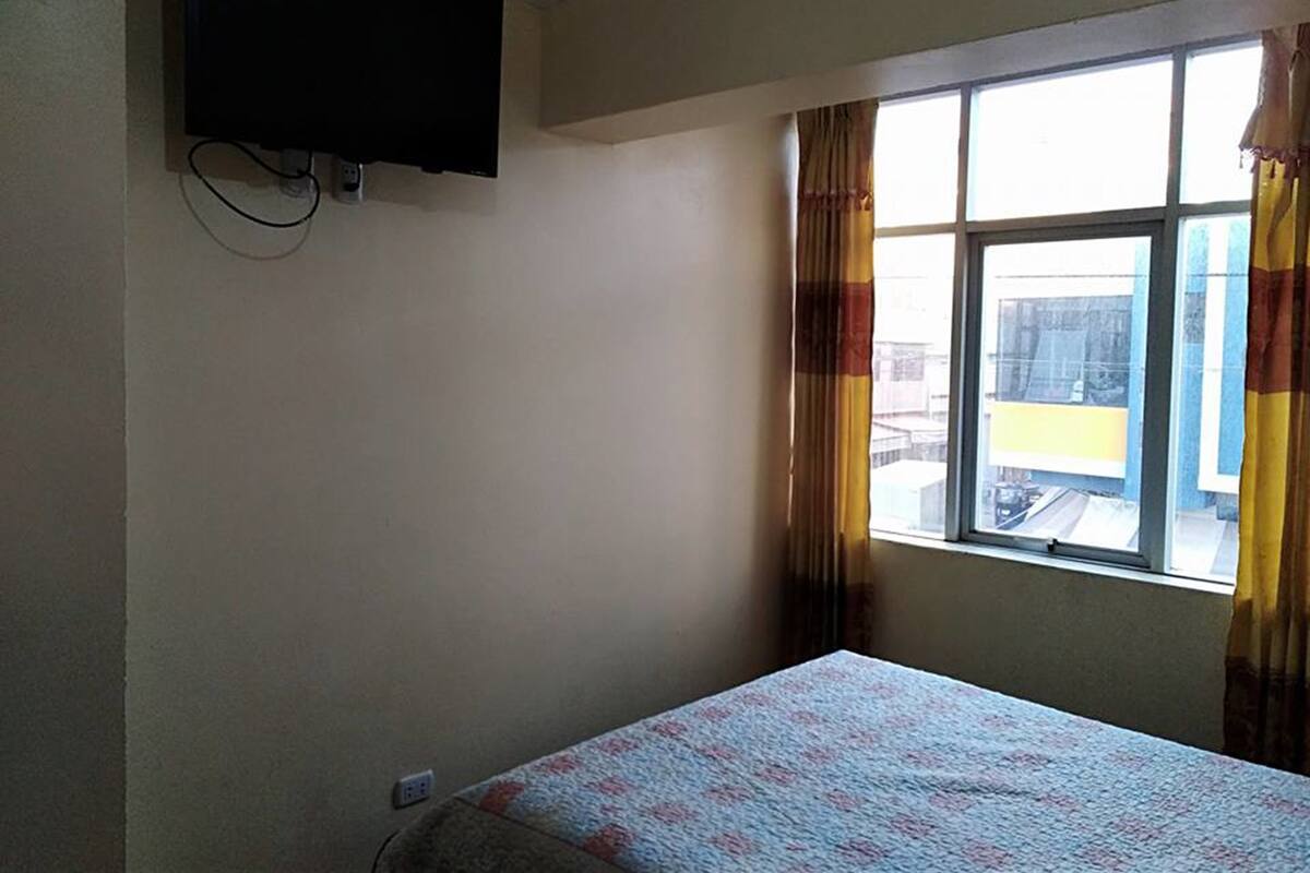 Quartos à prova de som, ferros/tábuas de passar roupa, Wi-Fi de cortesia