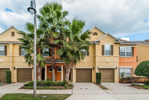 5 Minutes To Disney! - Walking Distance To Pool