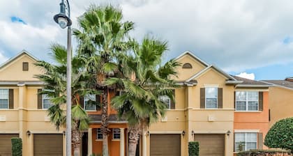 5 Minutes To Disney! - Walking Distance To Pool