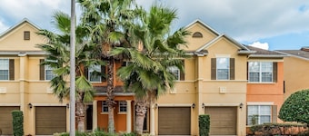 5 Minutes To Disney! - Walking Distance To Pool