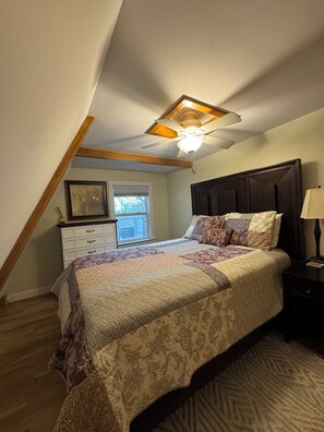 3 bedrooms, desk, iron/ironing board, free WiFi