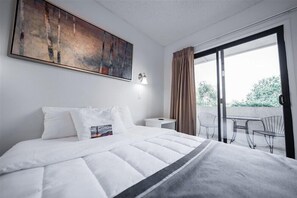 1 bedroom, iron/ironing board, internet, bed sheets