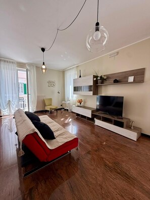 TV - Holiday Apartment in Puglia for 5 people (Monopoli)