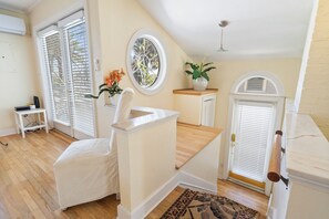 Interior - Sunshine Pine Palm Treasure Island Beach Sleeps 16 (Treasure Island)