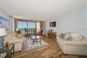 Smart TV, DVD player, books, offices - Reopened Paradise!  Save on 14 Nights – Ocean View, Balcony & Private Beach! (Indian Rocks Beach)