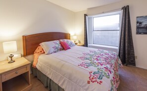 3 bedrooms, iron/ironing board, free WiFi, bed sheets - Mesa- Gateway in a Quiet Neighborhood close to many attractions & golf courses (Mesa)