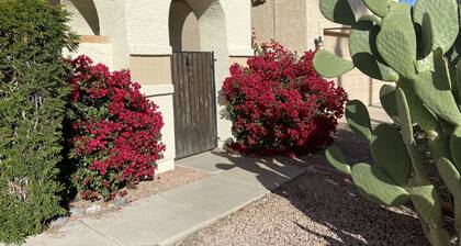 Mesa- Gateway in a Quiet Neighborhood close to many attractions & golf courses