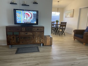 Smart TV, DVD player, books, video library - Mesa- Gateway  in a Quiet Neighborhood close to many attractions & golf courses (Mesa)