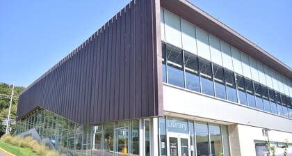 Quiet 3 Story House...20 Min Drive to Everything