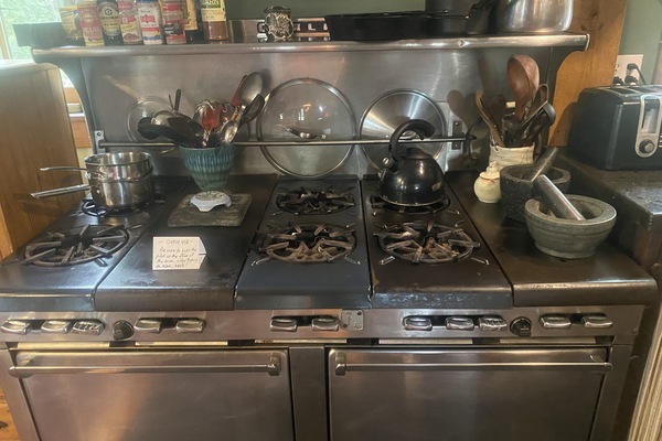 beautiful garland stove to feast from!