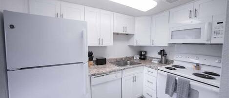 冰箱、微波炉、烤箱、炉灶