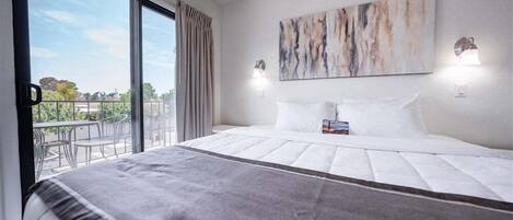 1 bedroom, iron/ironing board, WiFi (free), bed sheets