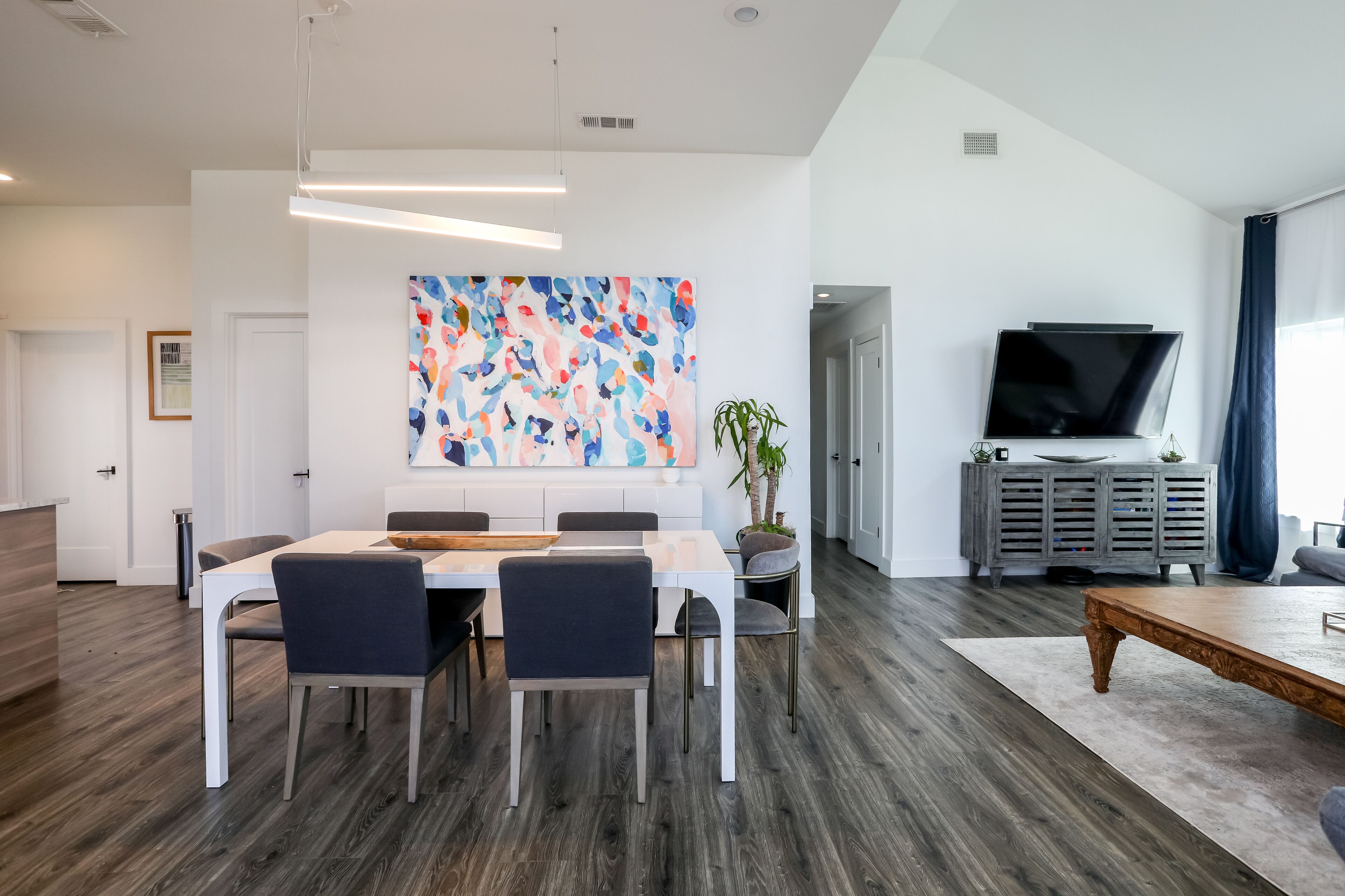 Chic Austin 3BR: Smart Home, Outdoor Living, Prime Location near Downtown ATX