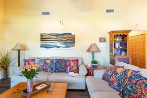 Smart TV, books - 2 bedroom, king + 2 twins or 2nd king, walk to Springs/Park/Trails (Austin)