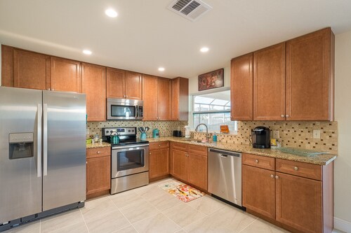 ★Private 5 Star Pool Home: 5 min to Beach★