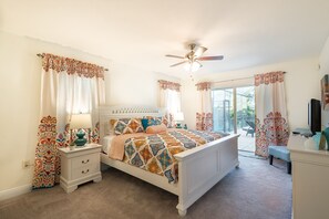 2 bedrooms, iron/ironing board, free WiFi, bed sheets - ★Private 5 Star Pool Home: 5 min to Beach★ (Naples)