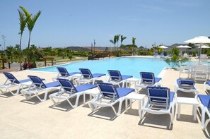 Piscine à débordement