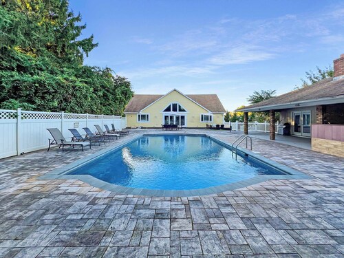 Southampton Home Near Shinnecock | Pool & Game Room