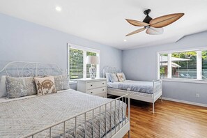 4 habitaciones, escritorio, tabla de planchar con plancha y wifi 