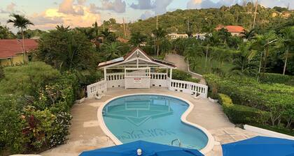 Most Affordable Private Villa with pool In Runaway Bay