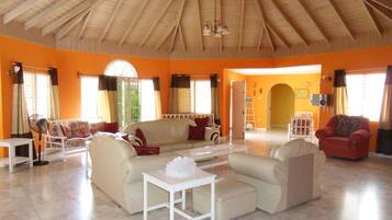 Smart TV, DVD player, stereo