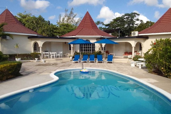 4 bedroom villa with private pool