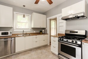 Frigorífic, microones, forn i placa de cuina 