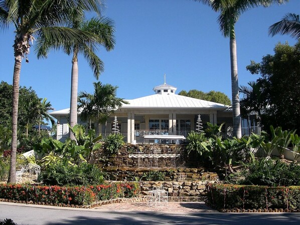 Exterior - SPACIOUS 3/3.5 VILLA - INDOOR/OUTDOOR PICKLEBALL - SPEAKEASY - OCEANFRONT RESORT (Key Largo)