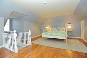 2 bedrooms, desk, iron/ironing board, free WiFi