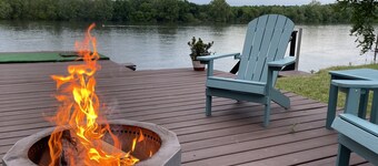 Waterfront Oasis: Relax by the Pool, Fish, Kayak, and Enjoy Fire Pit Gatherings!