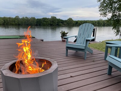 Waterfront Oasis: Relax by the Pool, Fish, Kayak, and Enjoy Fire Pit Gatherings!