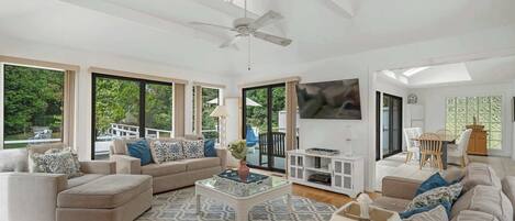 Télévision, cheminée